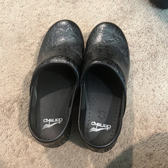 Dansko clogs, like new, black, good tread, size 38 = size 8 women’s. - Picture 2 of 7